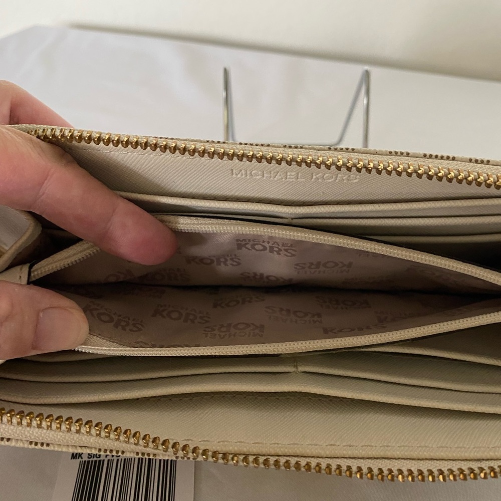 Michael Kors Continental MK Signature Wallet. Vanilla Color with gold trim. - Picture 7 of 13